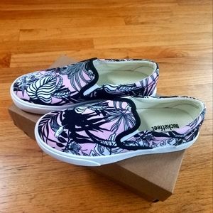 Bucket Feet Hummingbirds in the pink rain forest